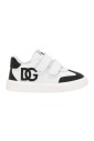 enfants-baskets-blanches-noires
