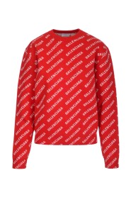 Roter Rundhalspullover