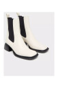 bottines-blanches-avec-bouts-carres