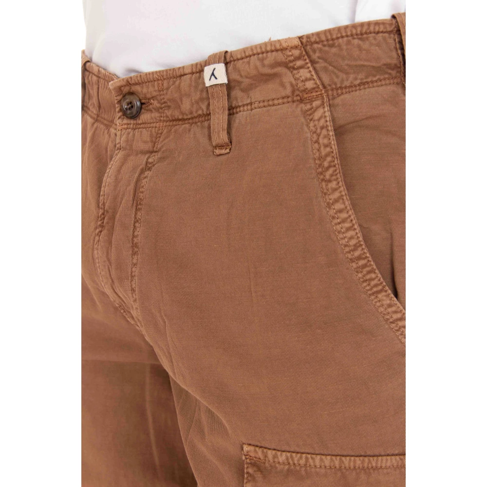 Myths Cargo Bermuda Shorts in Bruin Brown Heren