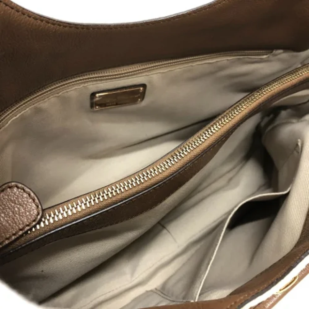 Salvatore Ferragamo Pre-owned Fabric shoulder-bags Beige Dames