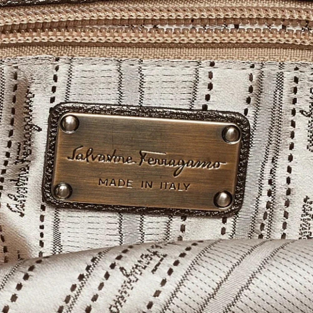 Salvatore Ferragamo Pre-owned Leather totes Gray Dames