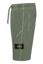 shorts-verts-avec-taille-elastique-et-coutures-overlock