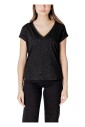zwarte-v-hals-t-shirt-met-korte-mouwen