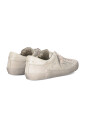 sneaker-bas-en-daim-beige-clair