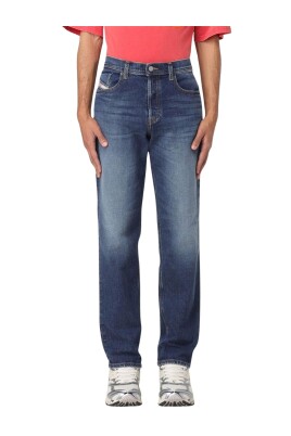 classic-straight-jeans