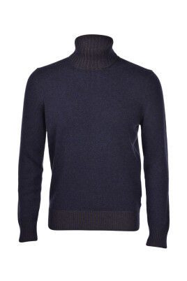 cyclist-stylish-biking-apparel