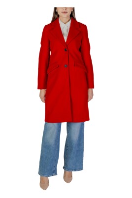 manteau-rouge-classique-a-col-en-v