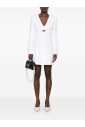 mini-robe-blanche-avec-detail-decoupe
