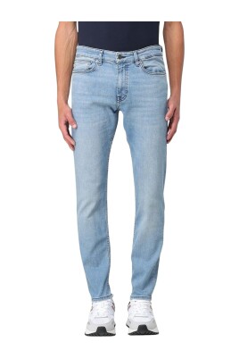 classic-denim-jeans-light-wash