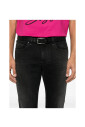 jean-en-denim-noir-avec-style-classique