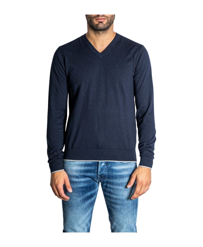 pull-en-tricot-bleu-col-en-v