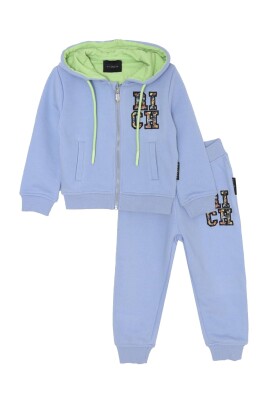 sporty-complete-set-with-zipper-closure