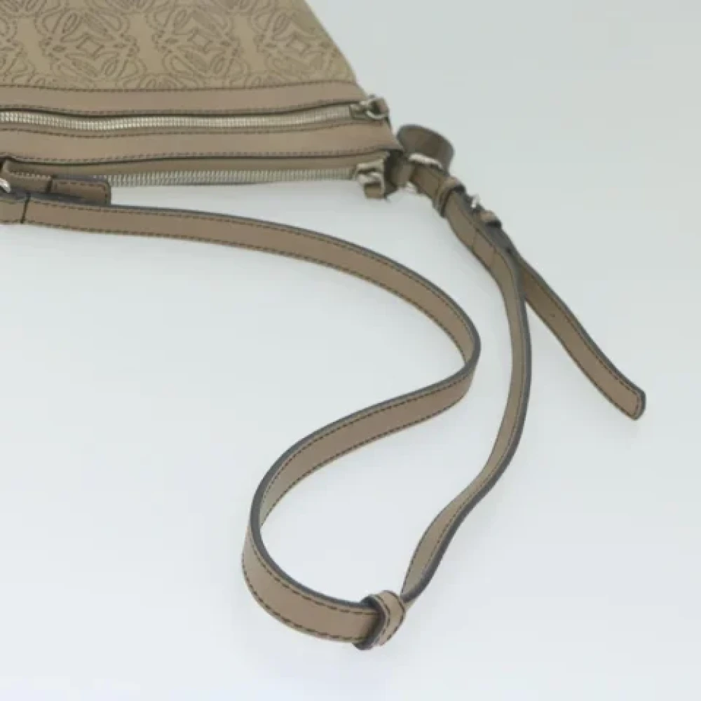 Loewe Pre-owned Leather shoulder-bags Beige Dames