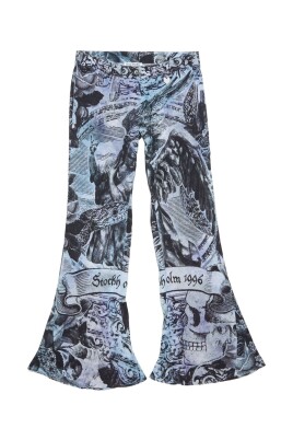 pantalon-evase-gris-avec-pendentif