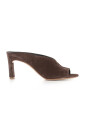 sandale-en-daim-marron-fonce-decoupe-en-v