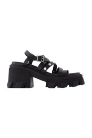Sandaler med høy hæl