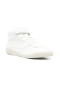baskets-blanches-a-lacets-avec-details-perfores