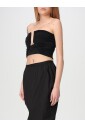 haut-noir-a-col-en-v-froisse