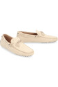 avant-mocassins-en-daim