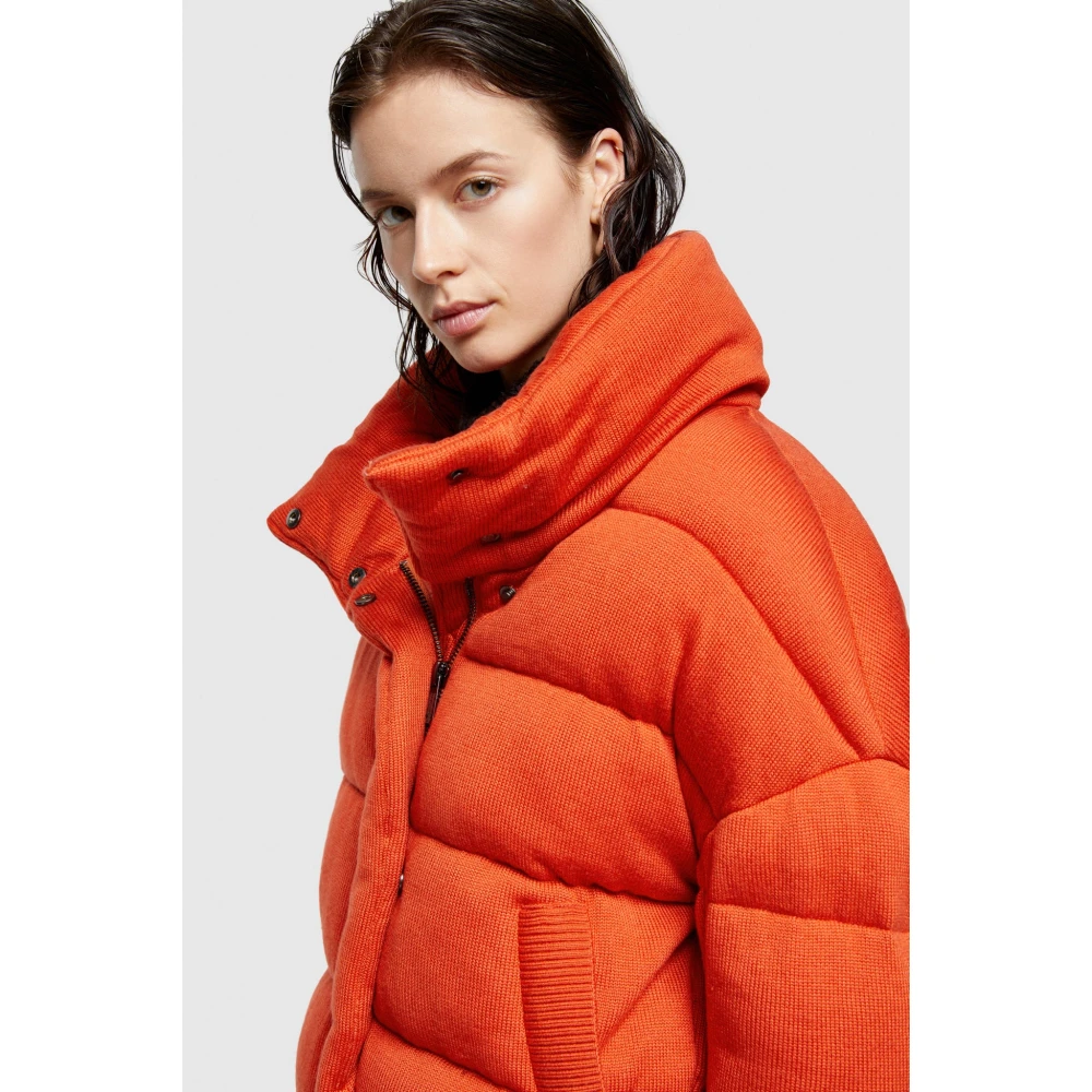 OOF Wear Gewatteerde Korte Jas met Hoge Kraag Orange Dames