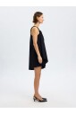 robe-noire-a-une-epaule-drapee