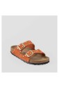 sandales-rivet-en-rouille-foncee