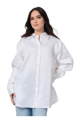 hvid-oversize-bomuldsskjorte-med-aermedetaljer
