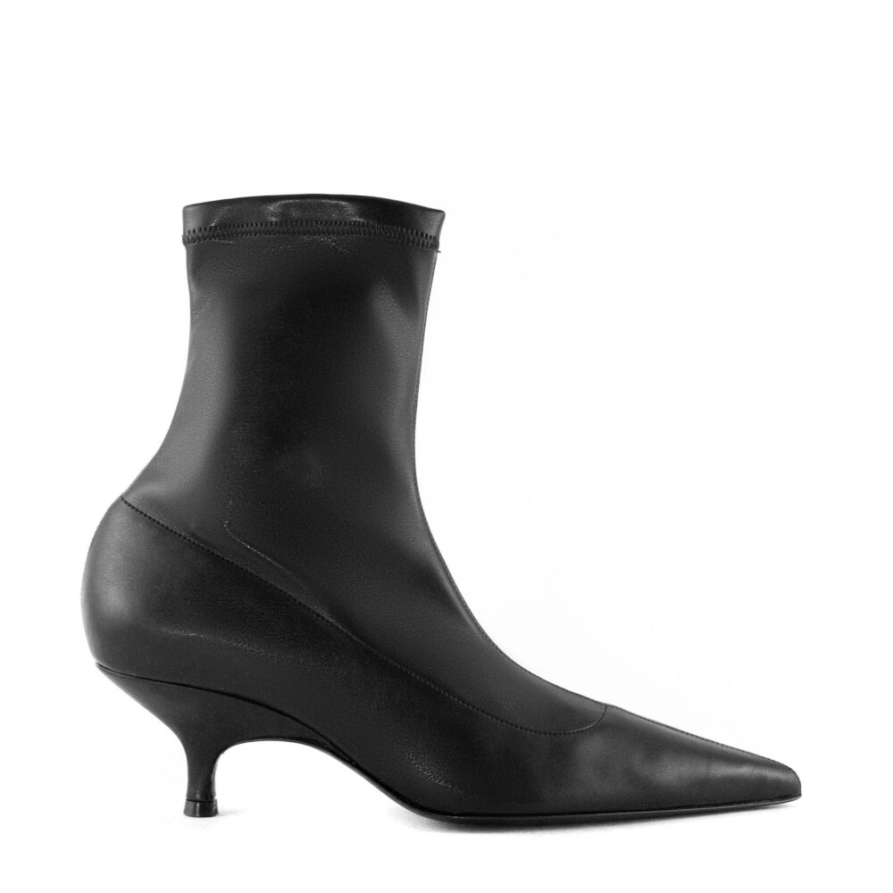 Explore Gia Borghini on Miinto: Versatile Fashion Trends