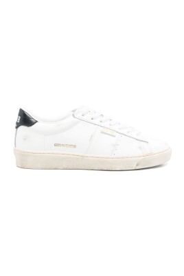 white-sneakers-for-women