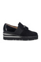 chaussure-slip-on-a-pompons-noirs