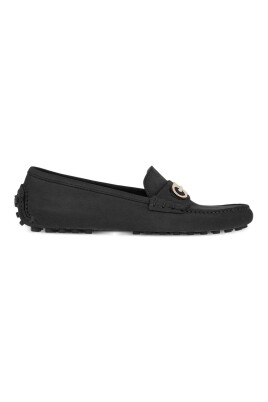 black-flat-leather-loafers
