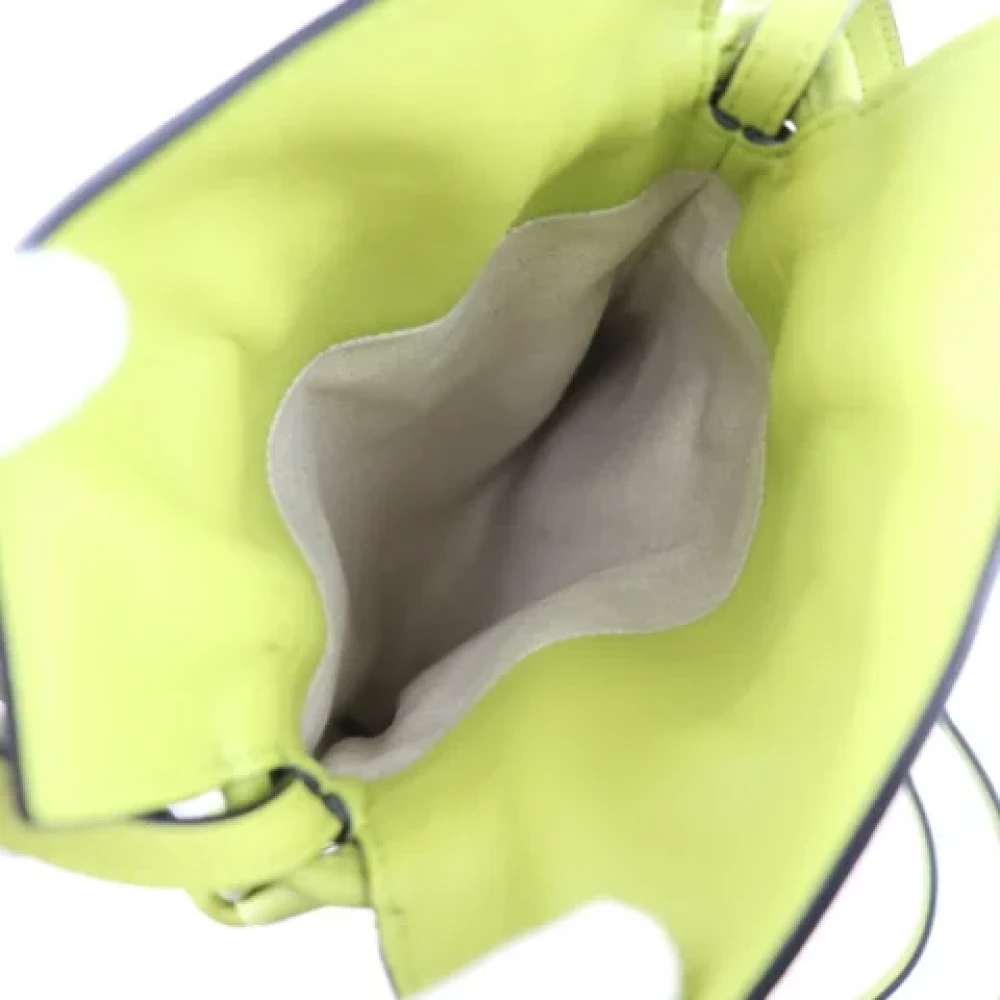 Loewe Pre-owned Fabric shoulder-bags Green Dames