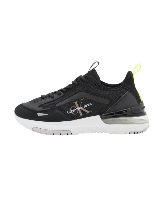 baskets-de-running-noires-avec-details-fluorescents