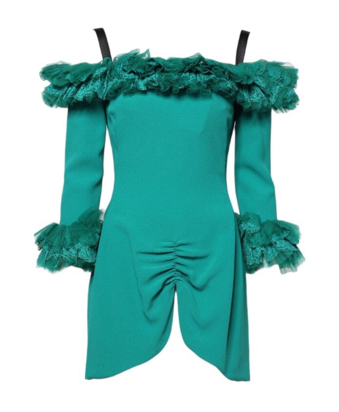 mini-robe-verte-a-volants-et-epaules-denudees