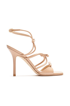 sandale-elegante-avec-decoratif