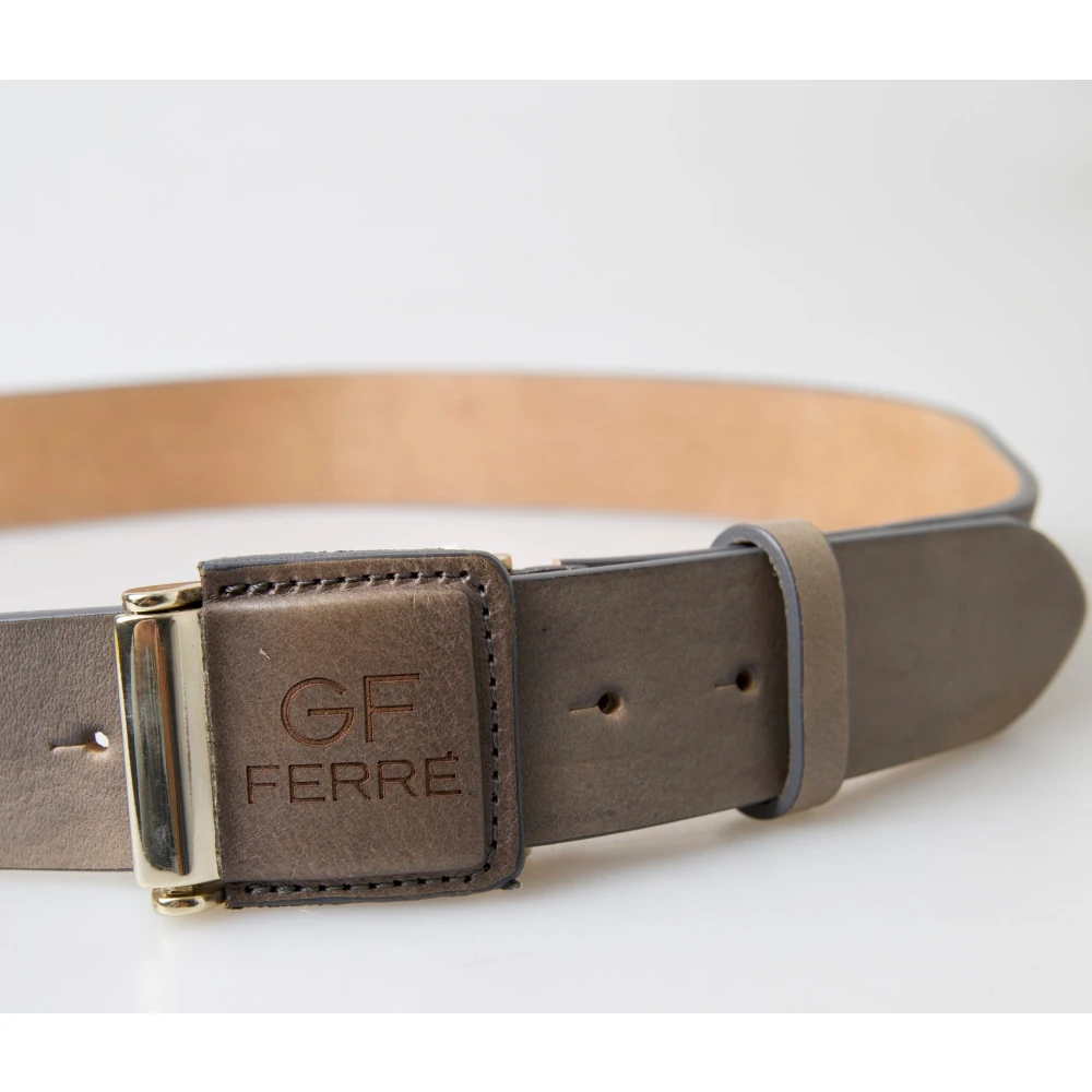 Gianfranco Ferré Elegante Leren Riem met Gegraveerde Gesp Brown Dames