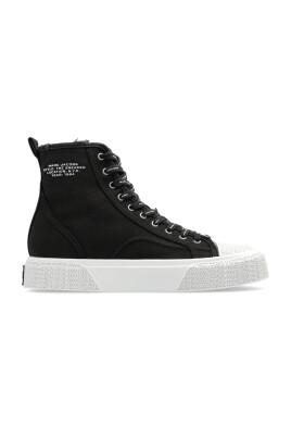 chaussures-de-sport-montantes