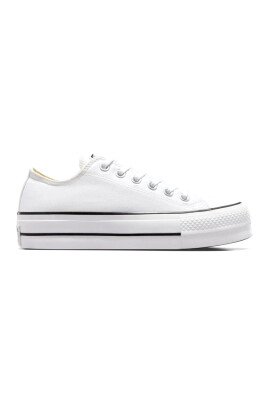 baskets-en-toile-blanche-look-classique