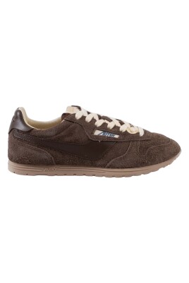 sneakers-urbaines-en-daim-marron