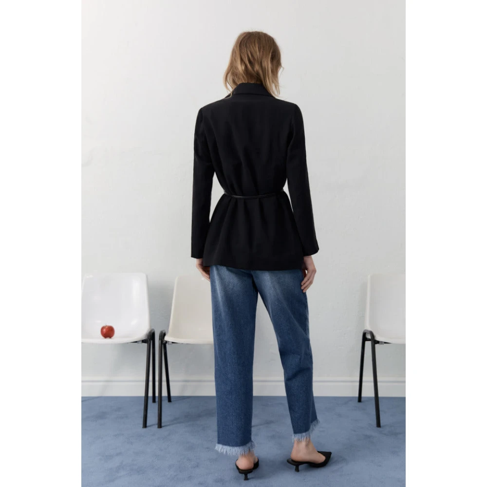 The New Society Zwarte Blazer met Leren Riem Black Dames