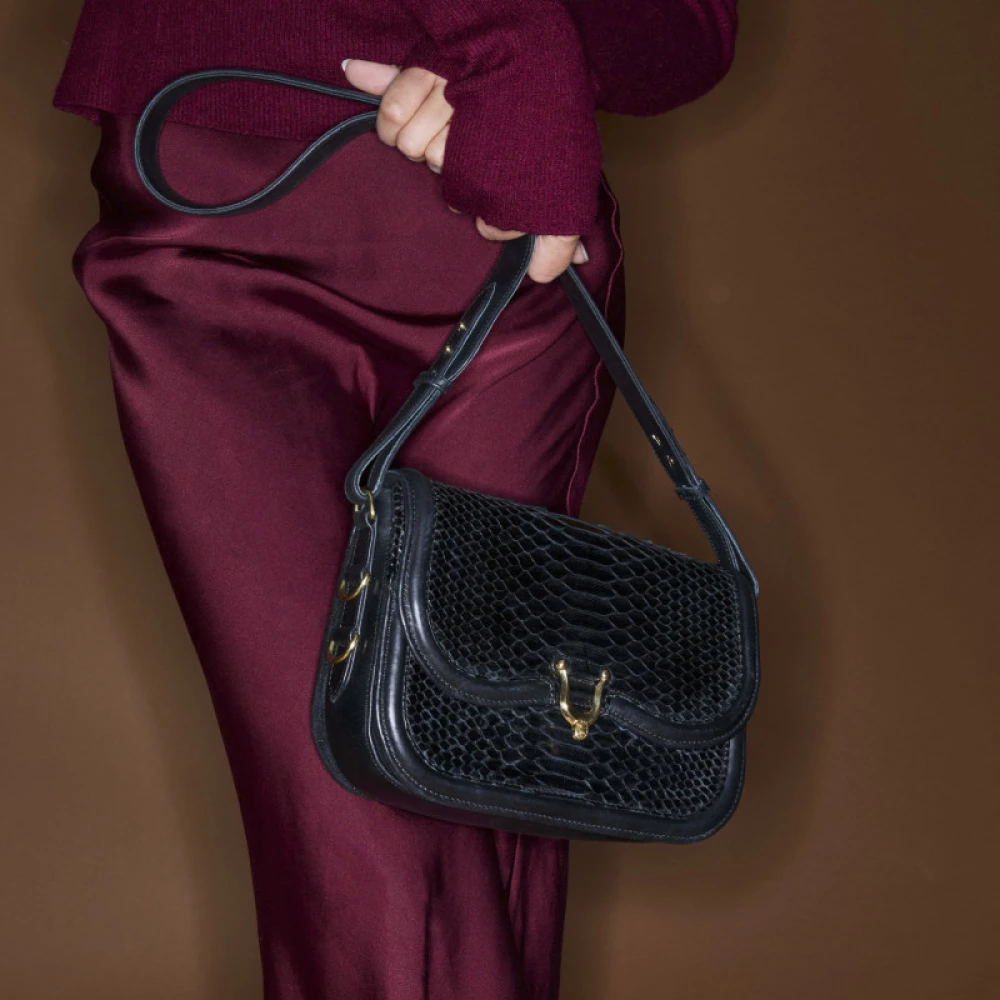 Claris Virot Python Schoudertas met Gouden Hardware Black Dames
