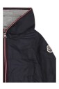 veste-coupe-vent-bleue-avec-patch-logo