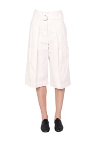 Pantaloni ritagliati