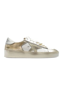 grey-sneakers-for-stylish-look