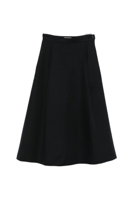 black-flared-hem-pleated-skirt