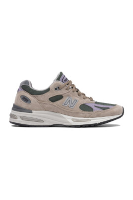 beige-sneakers-with-fuelcell-midsole