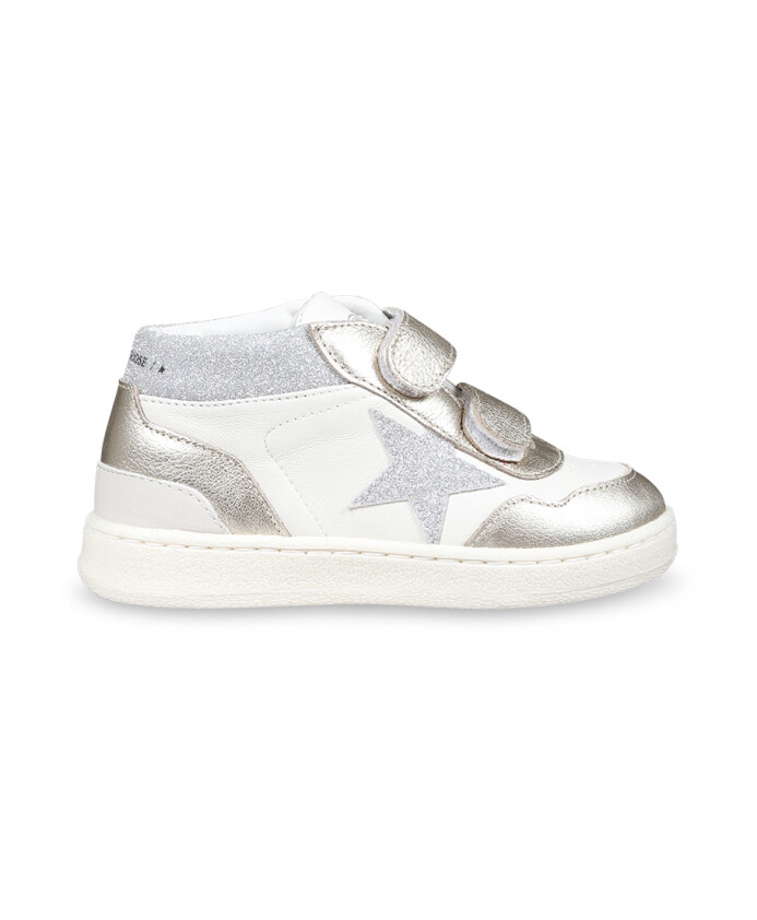 sneakers-blanches-en-cuir-avec-fermeture-velcro