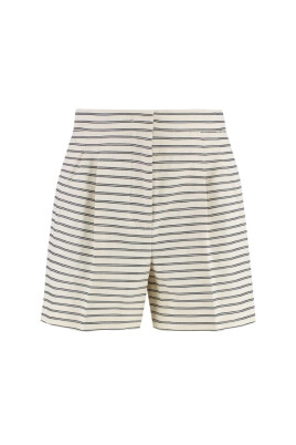 beige-shorts-umbro