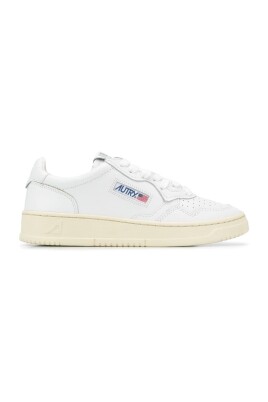 sneakers-blanches-elevez-votre-style